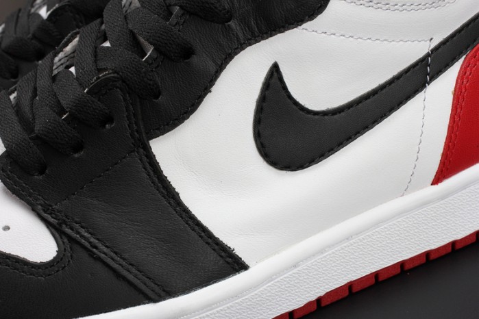 AIR JORDAN 1 High OG “Black Toe” white/ black-varsity red mens 555088-125