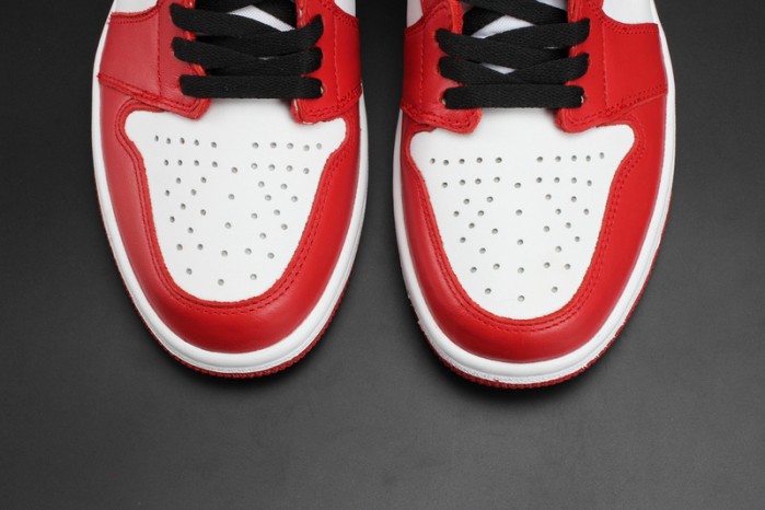 Air Jordan 1 Retro High OG Chicago Red 555088-101