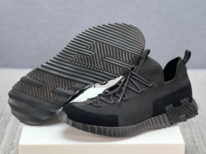 H**me5 sneaker hms010